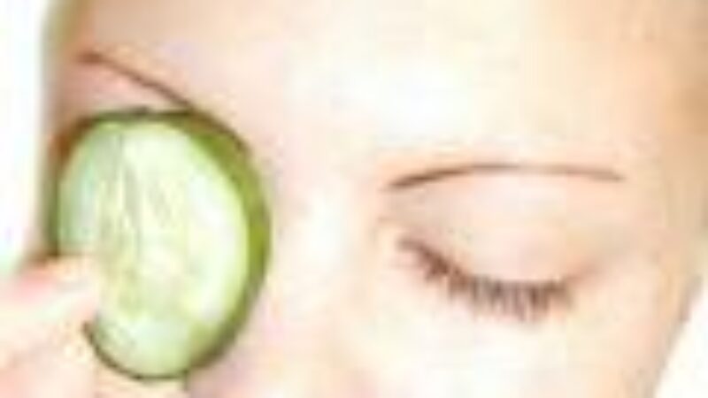 Can Cucumbers Help Your Puffy Eyes?
