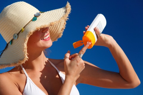 You are currently viewing Sunscreen’s Active Ingredients & What They Do